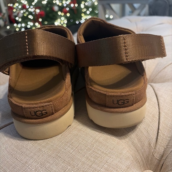 UGG Women’s Goldenstar Clogs - Size 9.5 - Picture 3 of 7
